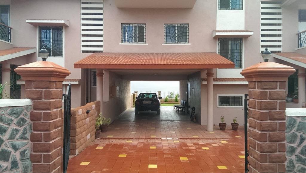 Entrance and carport at Lighthouse Villa